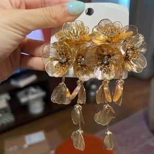 Flower drop earrings